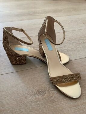 Betsey Johnson gold glimmer heels